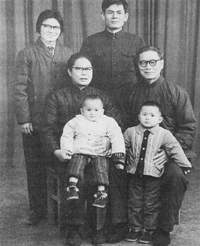 说：当年如果我下手快一点今天就没你了球王会app1988年沈醉遇到刘晓庆(图2)